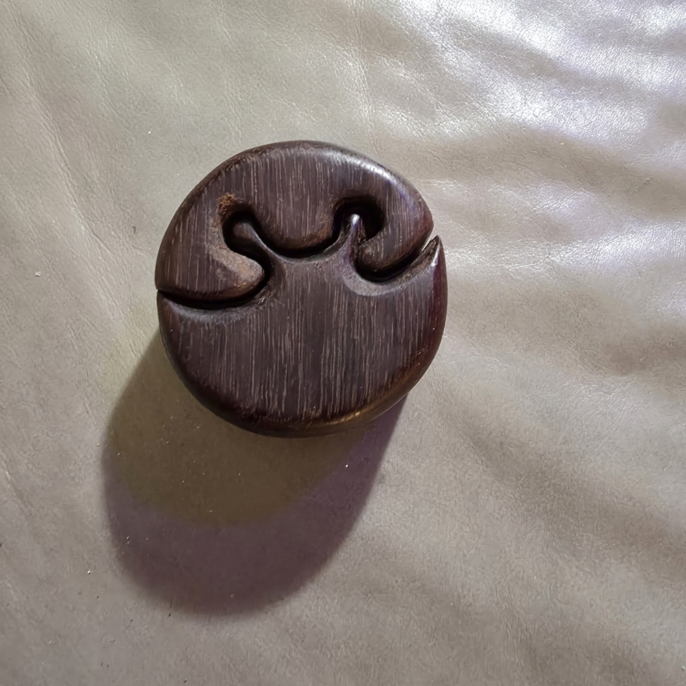 Vintage Hand Carved Wooden Secret, Trinket,Keepsake Box With A Unique Design - Picture 3 of 5